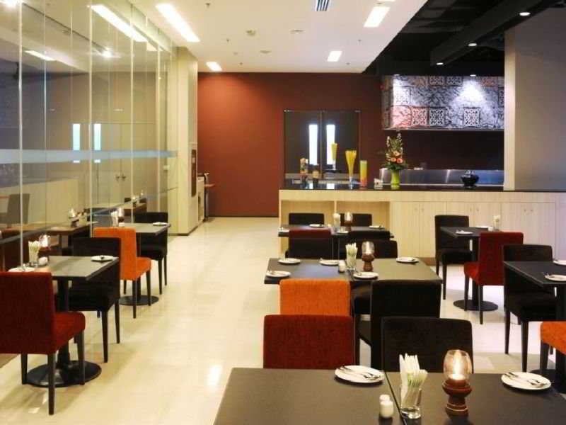 Vic 3 Bangkok Hotel Exterior foto